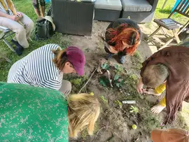 Retriitillä mandalan teossa