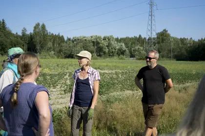 Nora explaining the site