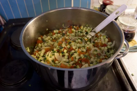 Boiling zucchini and paprika Boiling zucchini and paprika