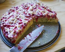Delicious Red currant cake 